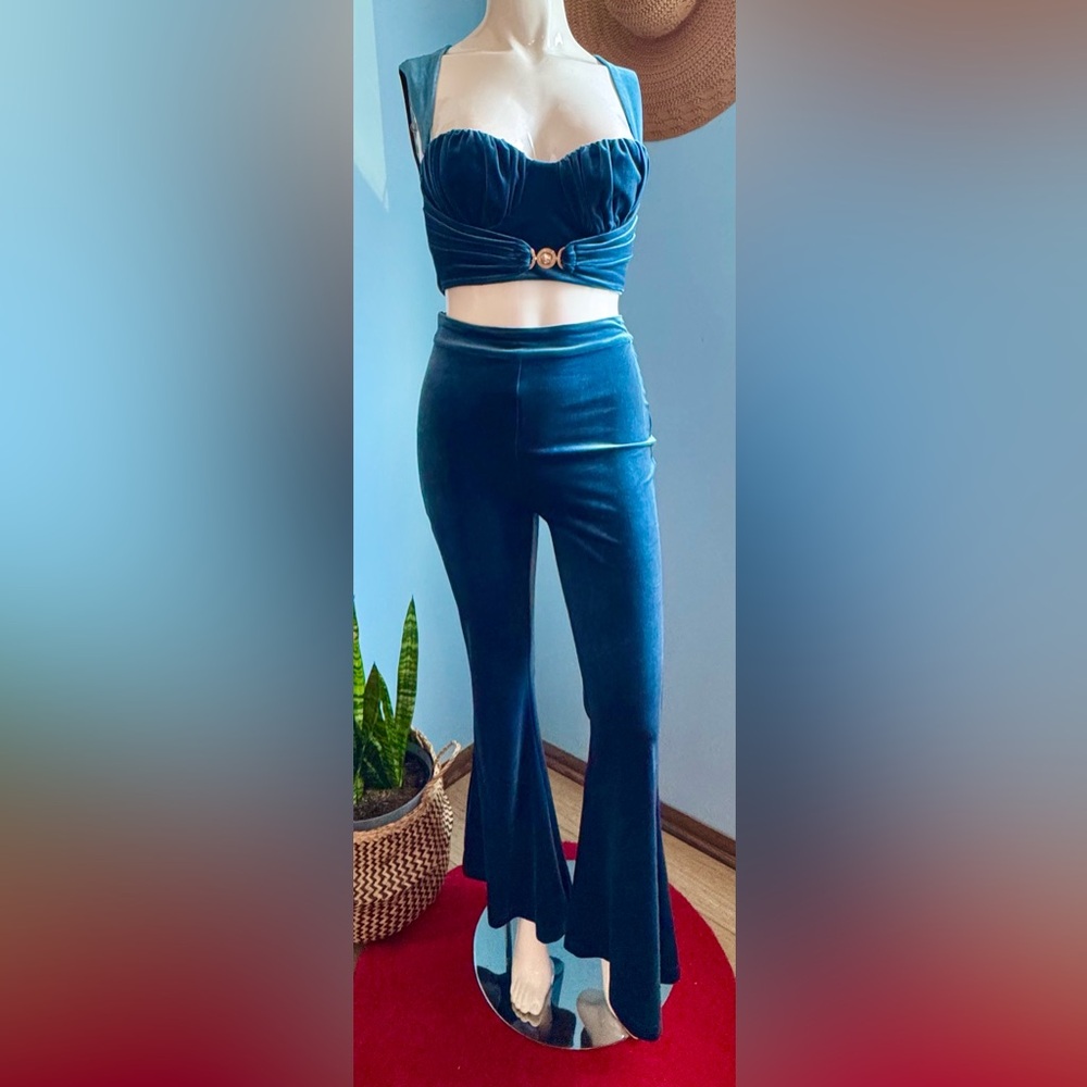 High-Waist Velvet Flared Pants in Teal Set